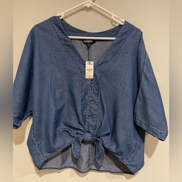 NWT Express Chambray V neck top with tie at waist. Size S - Picture 1 of 5